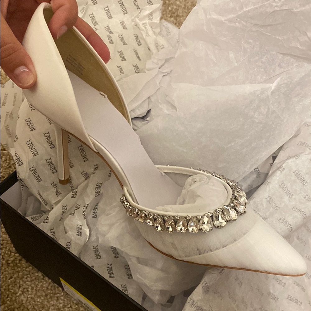Elegant White Satin Women's Heel with Crystal Embellishments